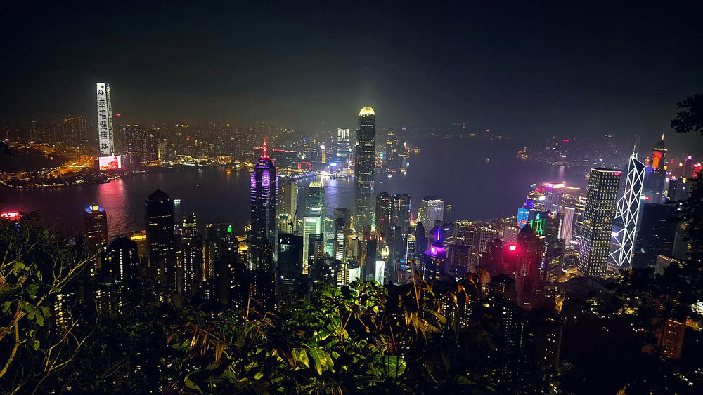 Skyline von Hongkong bei Nacht, gesehen vom Victoria Peak