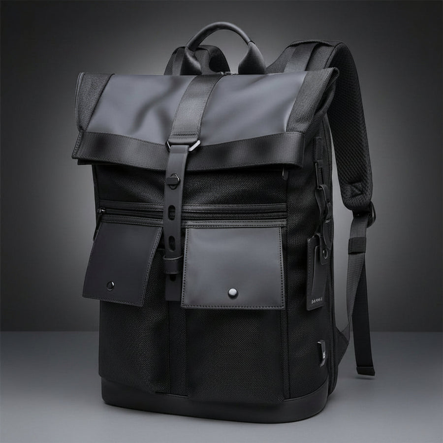 BANGE Rolltop-Rucksack in Schwarz mit geschlossenem Rolltop