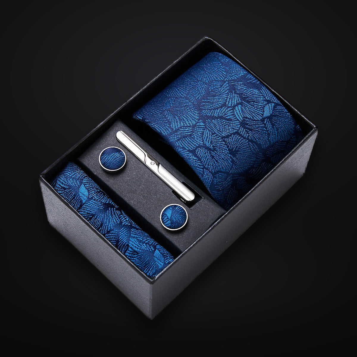 Krawatten-Geschenkset Blau Rose: Krawatte, Einstecktuch, Klammer und Manschettenknöpfe in der Box