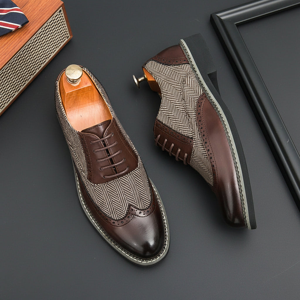Herren-Brogues in Braun und Schwarz, Seitenansicht